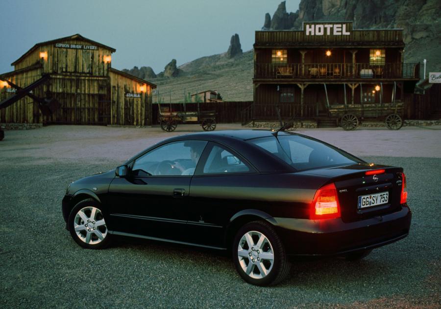  Opel Astra Coupe (G) 2000 года  (фото 7 из 42)